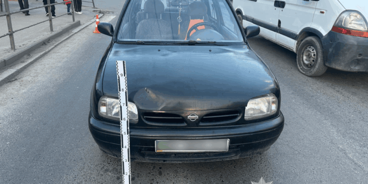 автомобіль збив 12-річну дівчинку