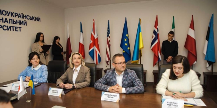 ЗУНУ підписав меморандум з Вищою школою університету Японії