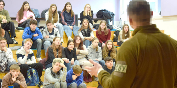 Співробітники СБУ провели урок безпеки для учнів тернопільської школи школи