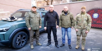 Тернопіль передав автомобіль Renault Duster для бійців ССО