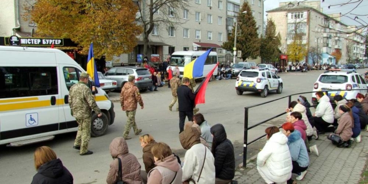 Шумщина попрощалася із загиблим захисником Віктором Летким