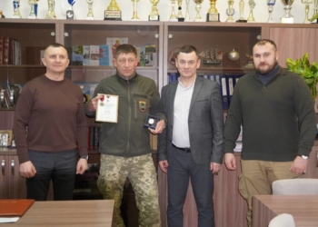 Захисника з Тернопільщини нагороджено Золотим хрестом