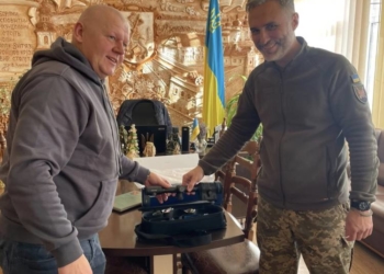 Міськрада Збаража передала захисникам тепловізійний приціл