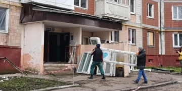 У пошкоджених будинках триває встановлення нових вікон