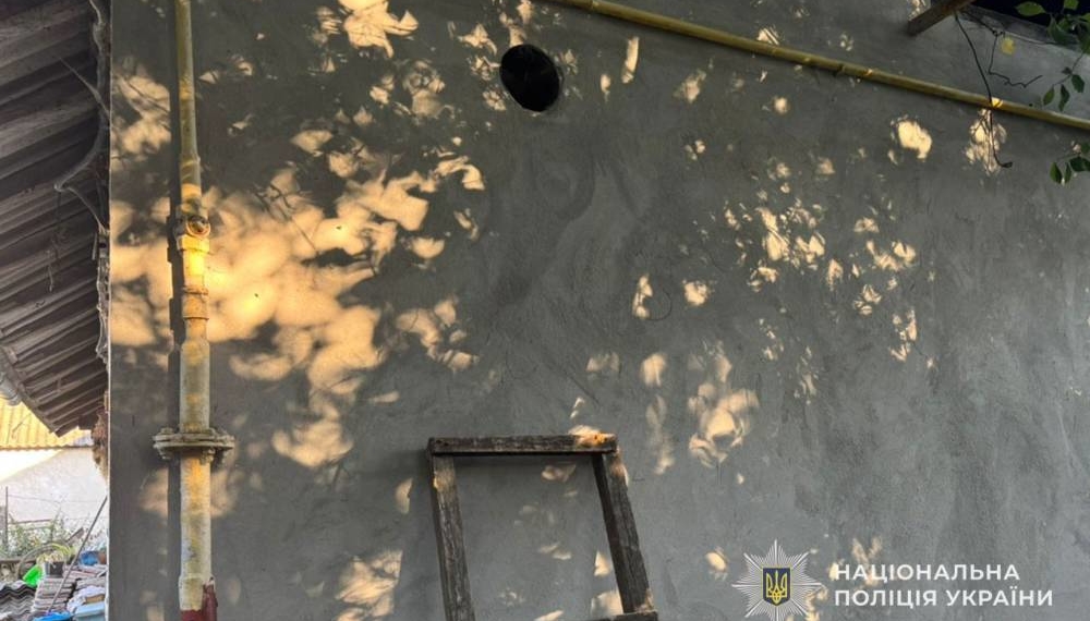 На Тернопільщині чоловік приховано знімав свою сусідку в душі