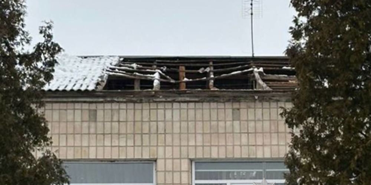 У ліцеї обвалилася покрівля