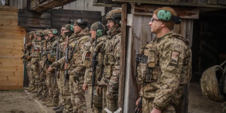 Обличчя захисту: 43 ОАБр поділилася кадрами з вогневого рубежу своїх бійців