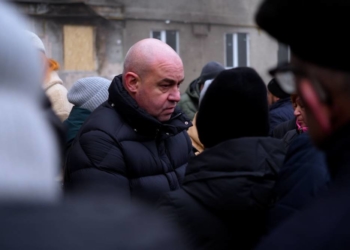 До багатоповерхівки на 15 Квітня повертається життя