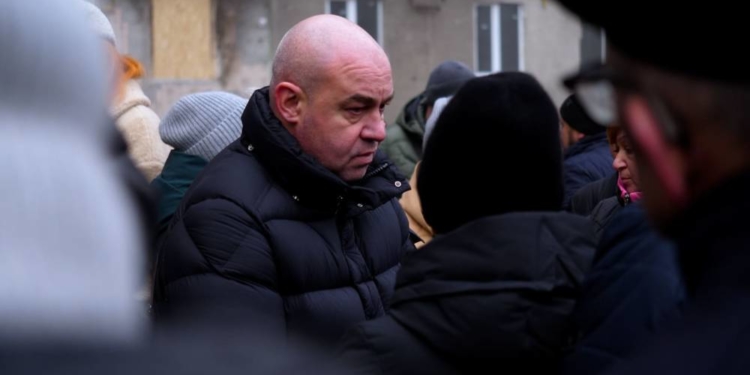 До багатоповерхівки на 15 Квітня повертається життя