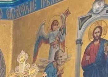 В храмі знайшли ангелів з крилами у кольорах прапора рф