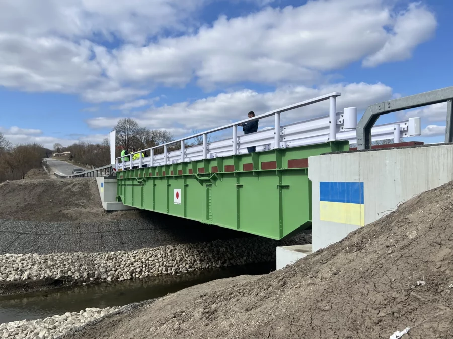 селі Чернихівці на дорозі Р-43