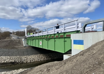 селі Чернихівці на дорозі Р-43