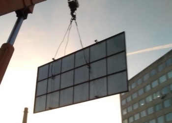 У Тернополі демонтують два десятки незаконних вивісок