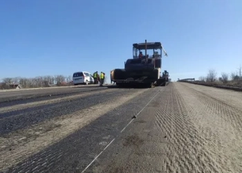 На об’їзній дорозі Бучача відновлюють дорожнє полотно