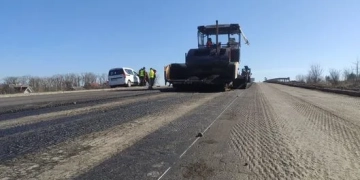 На об’їзній дорозі Бучача відновлюють дорожнє полотно