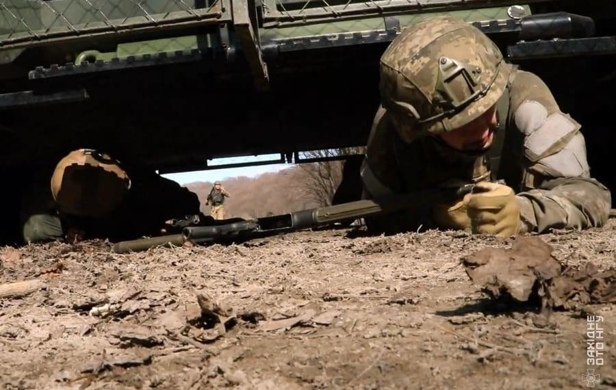 «Перемагає не атлет, а підрозділ»: тернопільські нацгвардійці відпрацьовують злагодженість у складних ландшафтних умовах