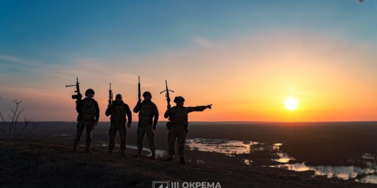 серія світлин зенітно-ракетного артилерійського дивізіону