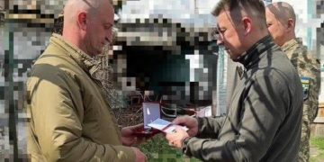 Великодня місія на Схід: Володимир Болєщук передав допомогу та нагороди бійцям 35-го батальйону