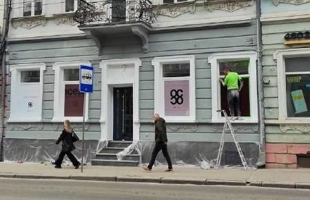 Фасад будинку у центрі міста. Фото Сергій Надал