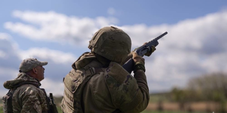 Майстерність протидії FPV-дронам: артилеристи 44-ї бригади тренуються знищувати рухомі цілі