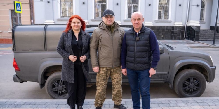 101-ша ОБрТрО отримала повнопривідний пікап Isuzu від громади Тернополя: деталі передачі допомоги