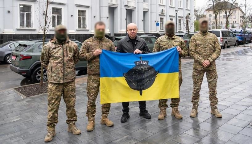 Спецпризначенці «Артану» отримали три нові позашляховики від громади Тернополя