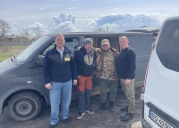 Авто та пасхальні набори для ЗСУ: міський голова Збаража відвідав воїнів на передовій