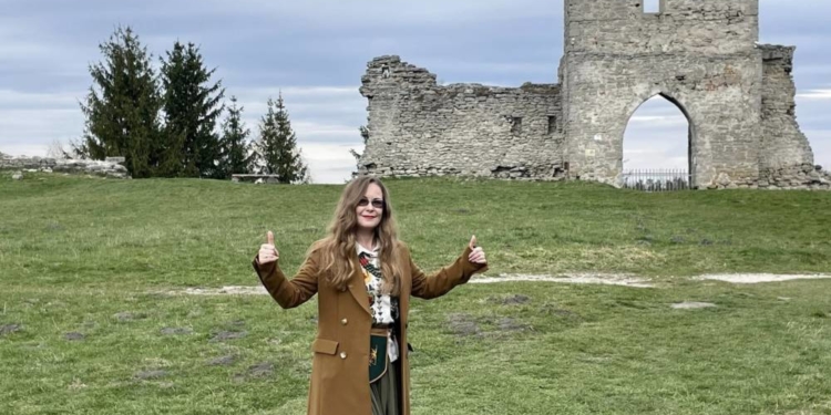 Бачити й чути серцем: Наталія Демедюк презентувала живопис та поезію у Кременці