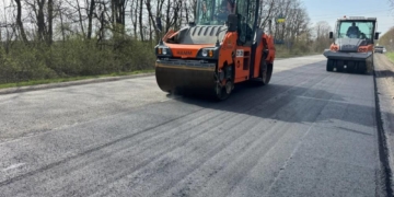Ремонт траси М-19 на Тернопільщині: дорожники оновлюють покриття від Збаража до Кременця