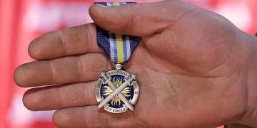 У тернопільській 44-й артбригаді командир особисто вручив нагороди бійцям передової