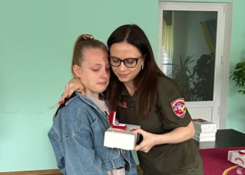 Діти полеглих Героїв у Лопушненській громаді отримали обереги «Батьківське серце»