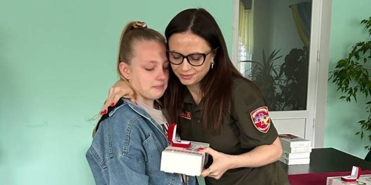 Діти полеглих Героїв у Лопушненській громаді отримали обереги «Батьківське серце»