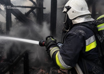 Рятувальники Тернопільщини за добу ліквідували пожежі та допомогли медикам у транспортуванні хворих