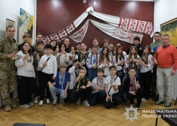 На Тернопільщині з нагоди свята вишили символ стійкості й єднання