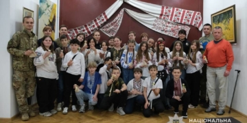 На Тернопільщині з нагоди свята вишили символ стійкості й єднання