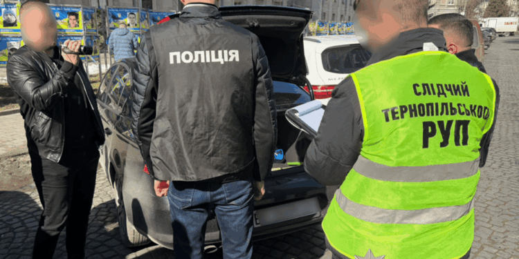 На Тернопільщині судитимуть юристку за обіцянку вплинути на ТЦК