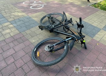 ДТП за участю електросамоката у Тернополі: поліція шукає водія, який втік з місця пригоди