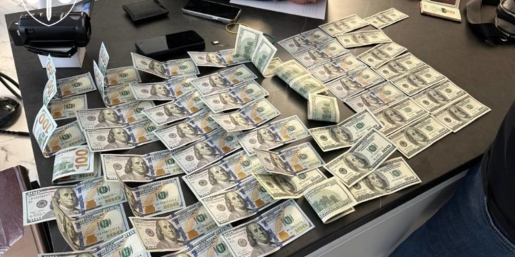 $20 000 «абонплати» щомісяця: у ГУНП в Тернопільській області СБУ проводить обшуки через прикриття «порноофісів»