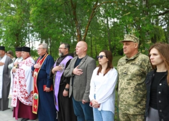 Вічна пам'ять борцям за волю: у Збаражі молитвою та на Алеї Героїв вшанували полеглих захисників