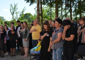 На Збаражчині відкрили пам’ятну дошку полеглому воїну Віталію Петрову