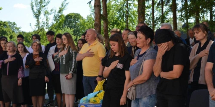 Пам’ятну дошку полеглому воїну Віталію Петрову відкрили на Збаражчині