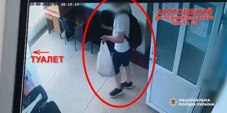 Трагедія у Тернопільському ТЦК: поліція оприлюднила відео та розслідує самогубство 46-річного чоловіка