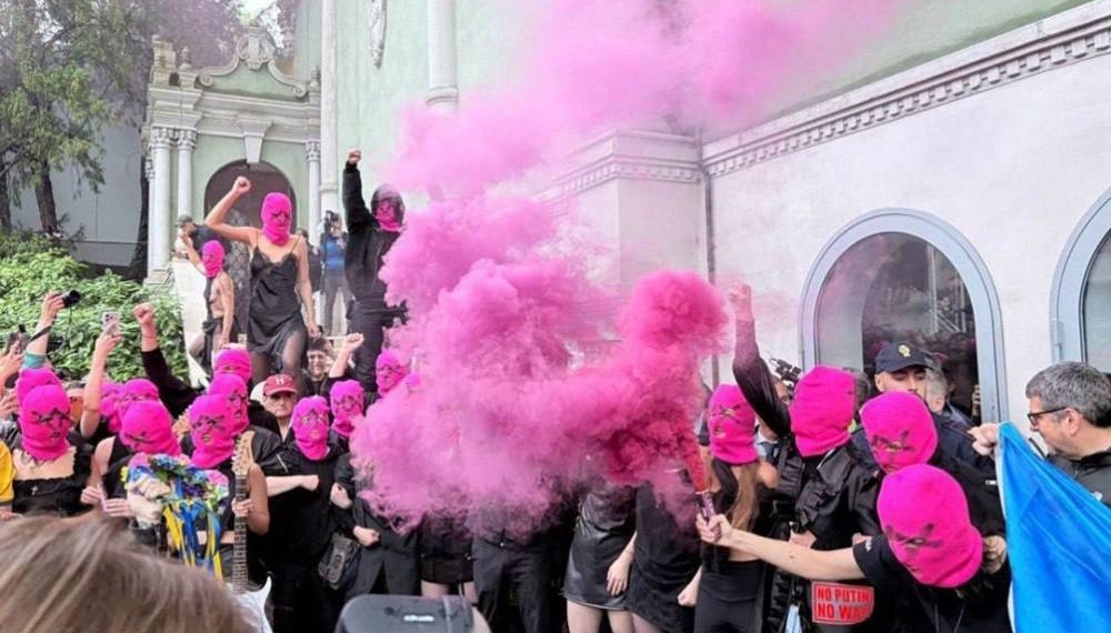 Pussy Riot та Femen провели акцію протесту у Венеції на підтримку України