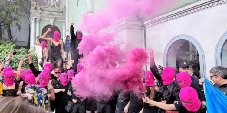 Pussy Riot та Femen провели акцію протесту у Венеції на підтримку України