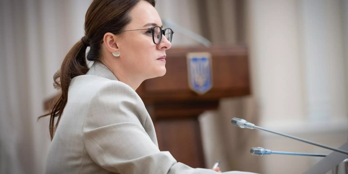 Мільйони українців із допомогою: як працюють соціальні виплати під час війни
