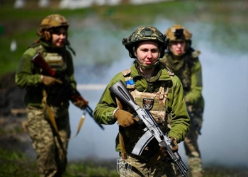 Готові до захисту: дівчата підписали контракт «18-24»