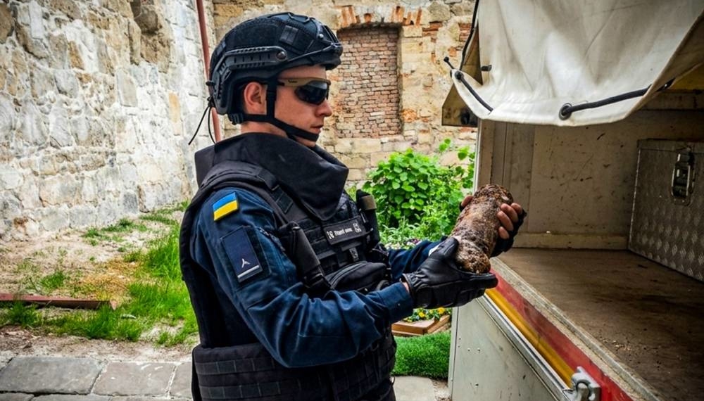 На території Бережанського замку виявили артилерійські снаряди