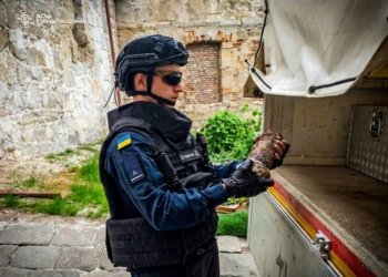 На території Бережанського замку виявили артилерійські снаряди