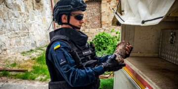 На території Бережанського замку виявили артилерійські снаряди