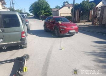 Госпіталізація у Бережанах: 13-річний підліток на електросамокаті потрапив під колеса кросовера
